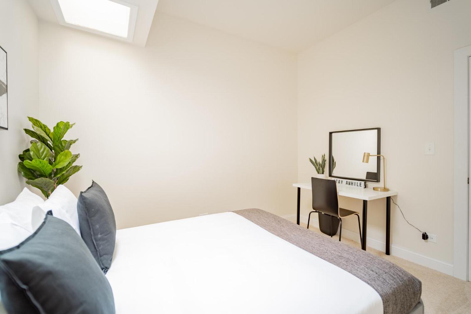 Spacious & Pristine 3BR Apt in Logan Square LO1 Main image 1